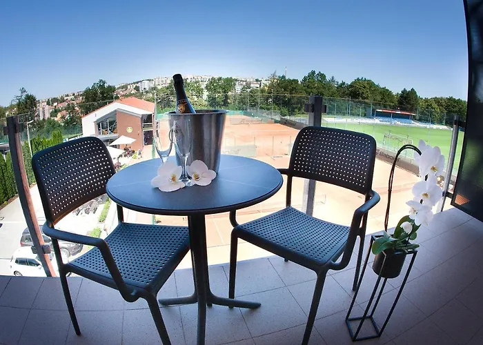 Tenis Htk Πανσιόν 4*